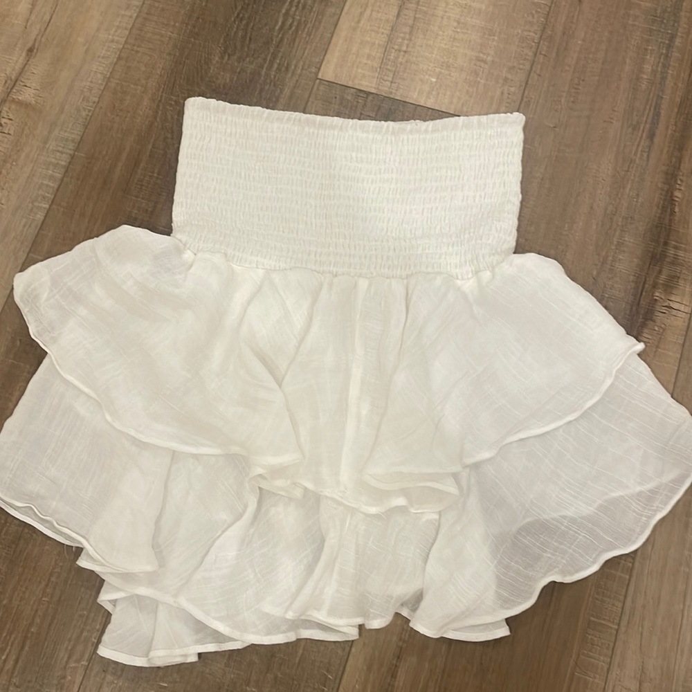 white flowy skirt